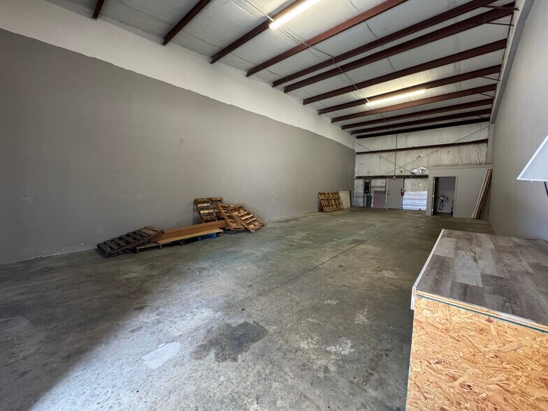 More Photos Of 1731 Dobbs Rd, Saint Augustine Warehouse For Lease