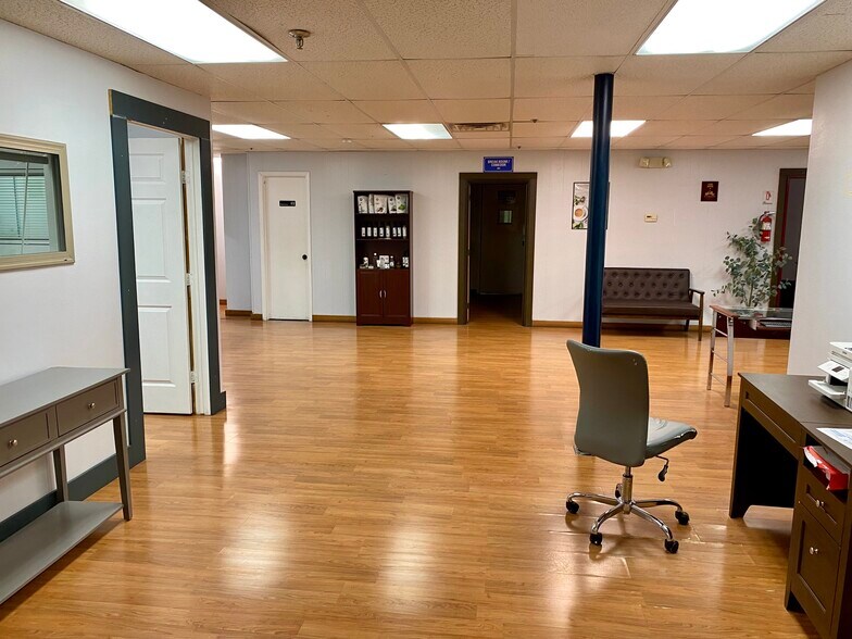 More Photos Of 8134 Interchange Pky, San Antonio Warehouse For Lease