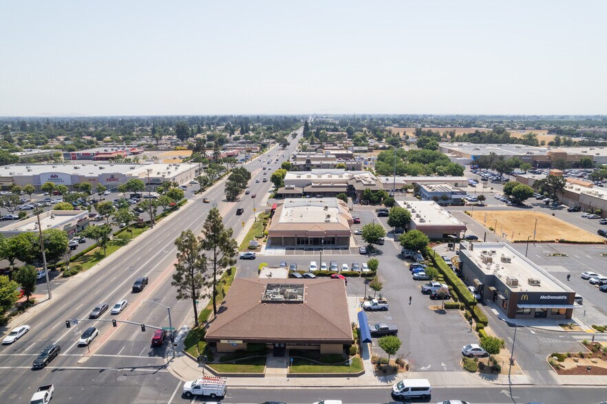 More Photos Of 2001 W Caldwell Ave, Visalia General Retail For Sale