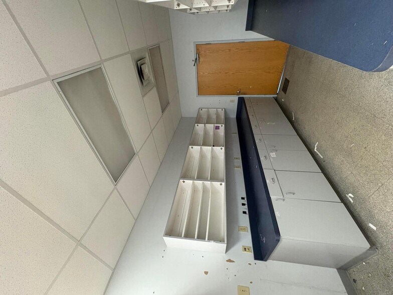 More Photos Of 5230 Renner Rd, Columbus Veterinarian Kennel For Sale