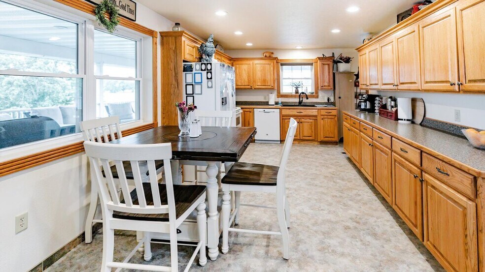 More Photos Of 352 MO-245, Dadeville Horse Stables For Sale