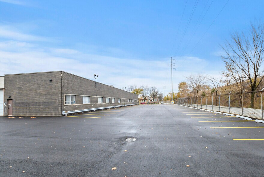 More Photos Of 3605 W 63rd St, Chicago Distribution For Lease
