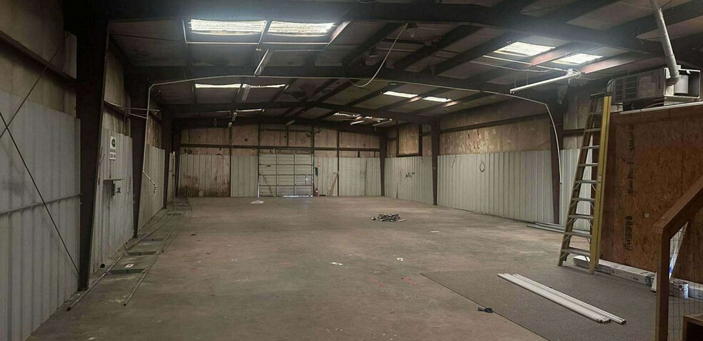 More Photos Of 3212 SE Sexton Rd, Decatur Warehouse For Lease