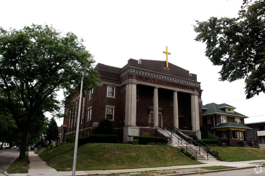 Primary Photo Of 3001-3015 W Mitchell St, Milwaukee Religious Facility For Sale