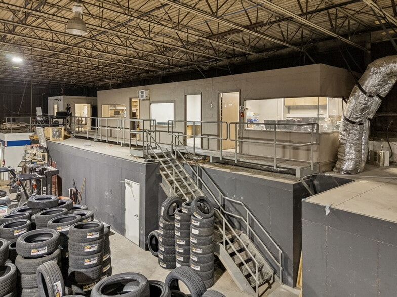 More Photos Of 411 Industrial Dr, White House Manufacturing For Lease