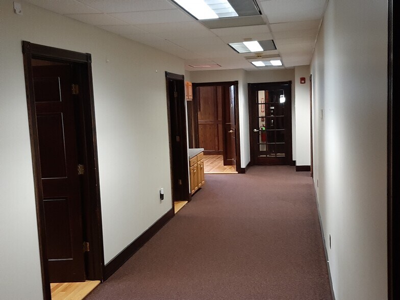 More Photos Of 2 Crane Park Dr, Wilbraham Medical For Lease