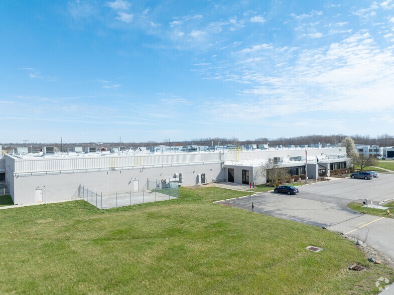 More Photos Of 3024 Symmes Rd, Hamilton Manufacturing For Lease