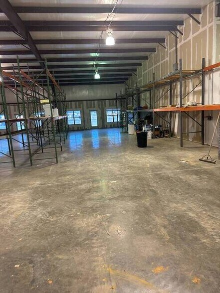 More Photos Of 8386 Jonesboro Rd, Daphne Warehouse For Lease