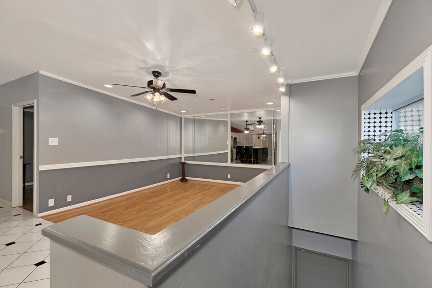 More Photos Of 7648 Broadview Dr, Houston Apartments For Sale