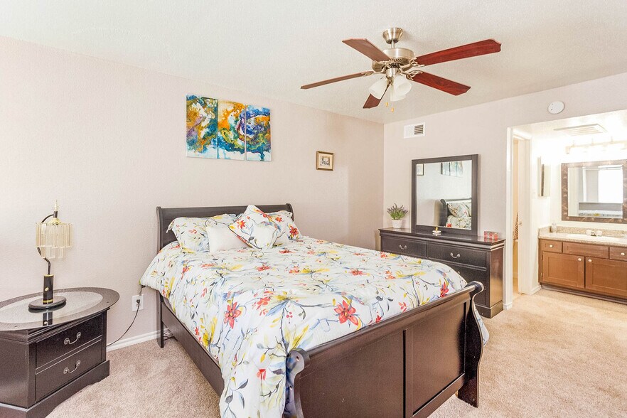 More Photos Of 8600 S Course Dr, Houston Apartments For Sale