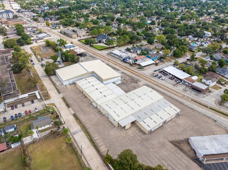More Photos Of 4909 Fulton St, Houston Warehouse For Lease