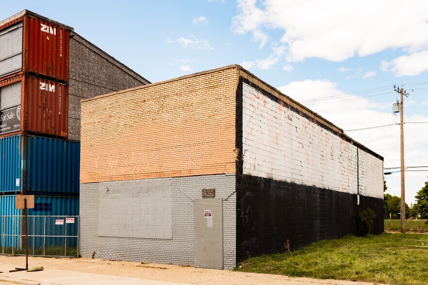Primary Photo Of 2424 Michigan Ave, Detroit Storefront For Sale