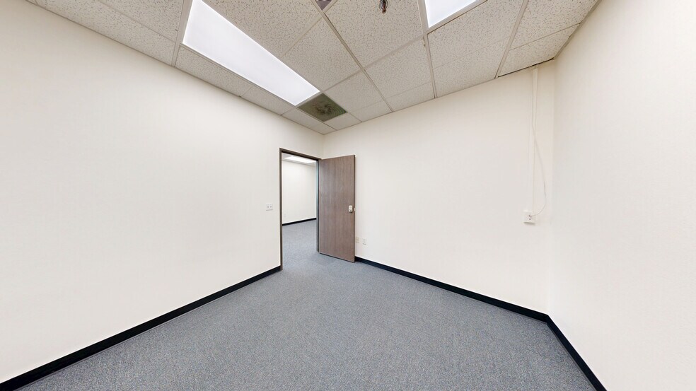 More Photos Of 10 Greg St, Sparks Warehouse For Lease