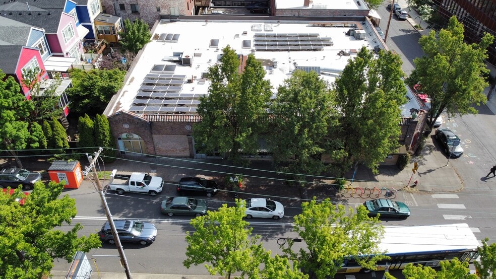 More Photos Of 1400-1416 SE Morrison St, Portland Storefront For Sale