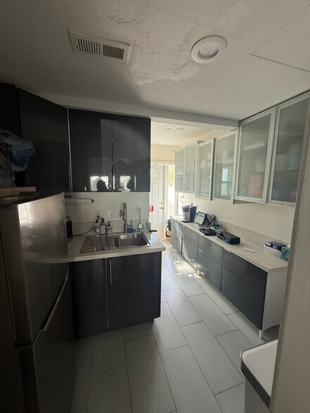 More Photos Of 7880 Exchange Pl, La Jolla Freestanding For Lease