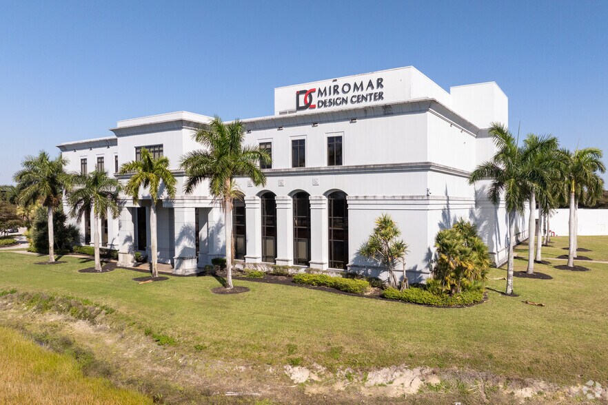 More Photos Of 10800 Corkscrew Rd, Estero General Retail For Lease