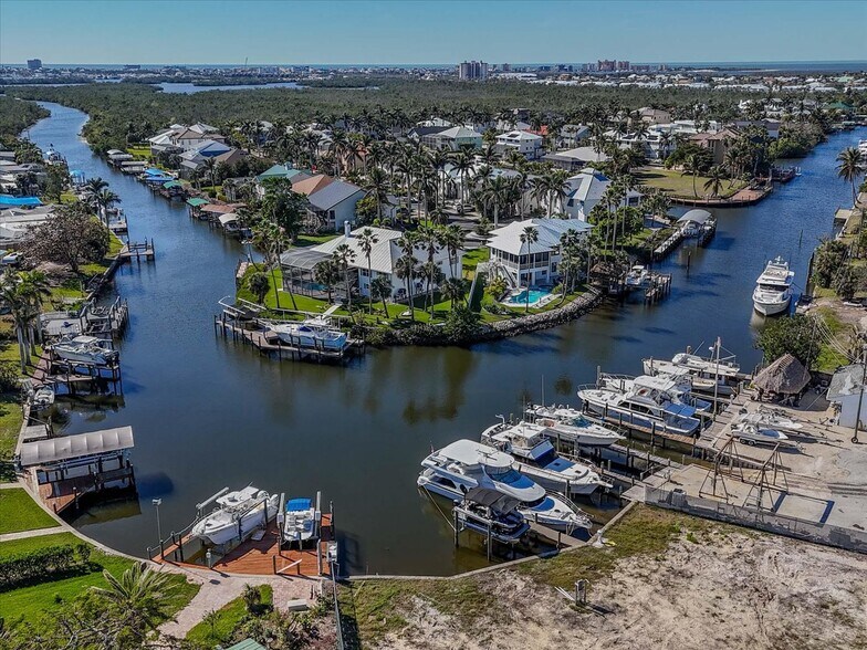 More Photos Of 17671-17681 San Carlos Blvd, Fort Myers Marina For Sale