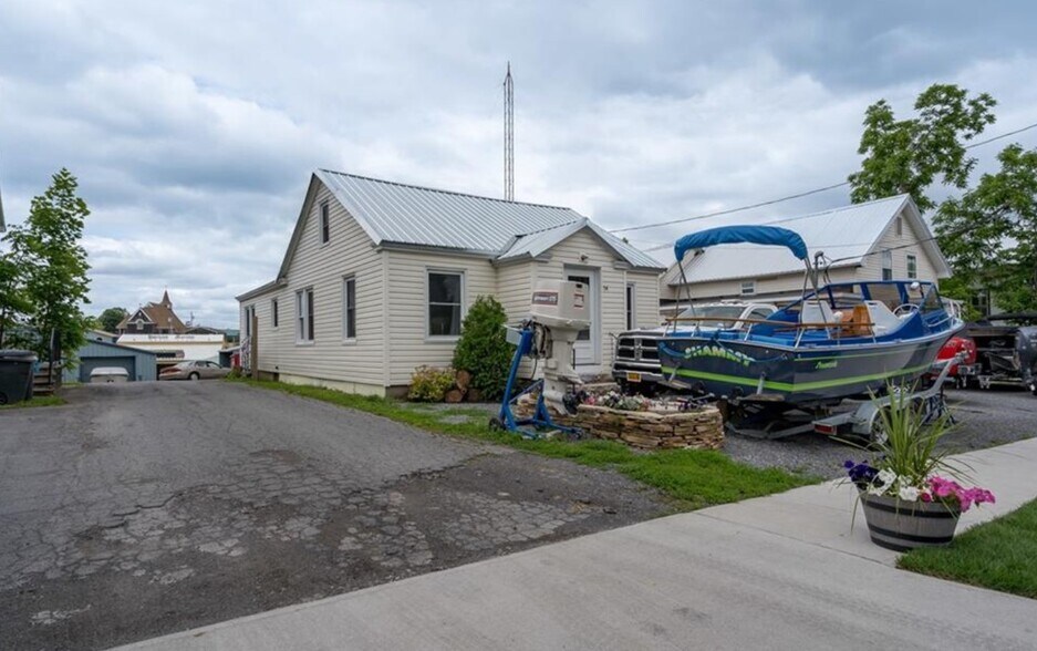 More Photos Of 16 Bethune St, Alexandria Bay Marina For Sale