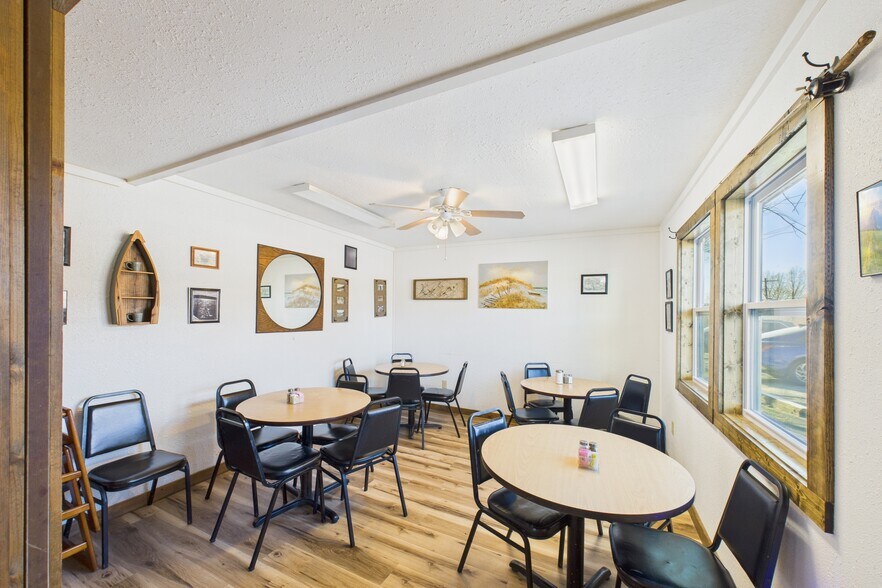 More Photos Of 1603 Central Blvd, Bull Shoals Restaurant For Sale