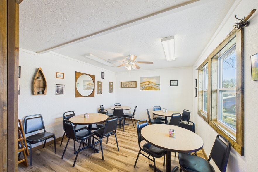 More Photos Of 1603 Central Blvd, Bull Shoals Restaurant For Sale