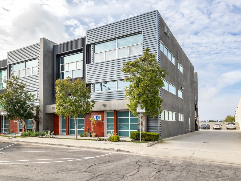 More Photos Of 215-237 California St, El Segundo Loft Creative Space For Lease