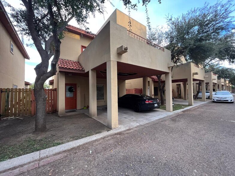 More Photos Of 101 E Calton Rd, Laredo Apartments For Sale