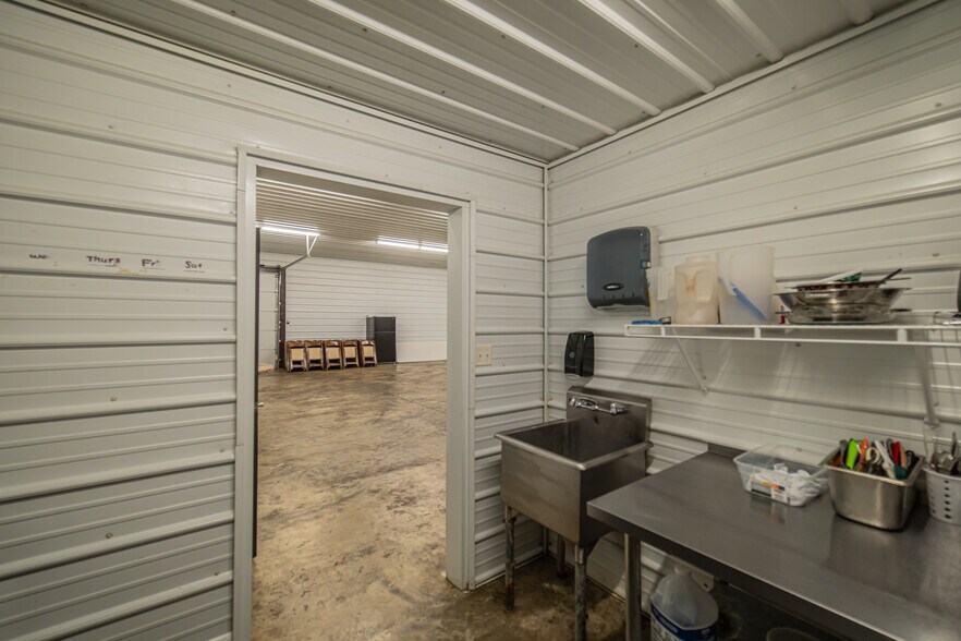 More Photos Of 71 Commerce St, Hickory Supermarket For Sale