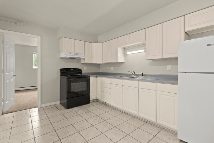 More Photos Of 8150 E Michigan Ave, Galesburg Apartments For Sale