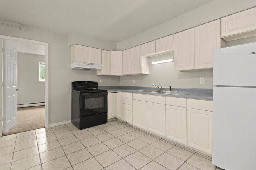 More Photos Of 8150 E Michigan Ave, Galesburg Apartments For Sale