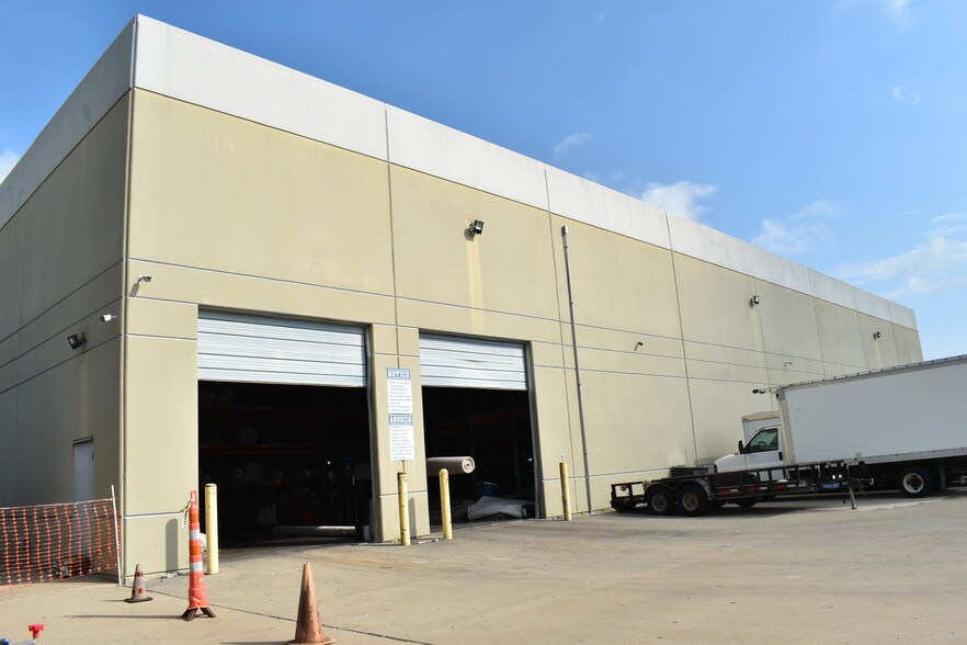 More Photos Of 2501 Mayes Rd, Carrollton Warehouse For Lease