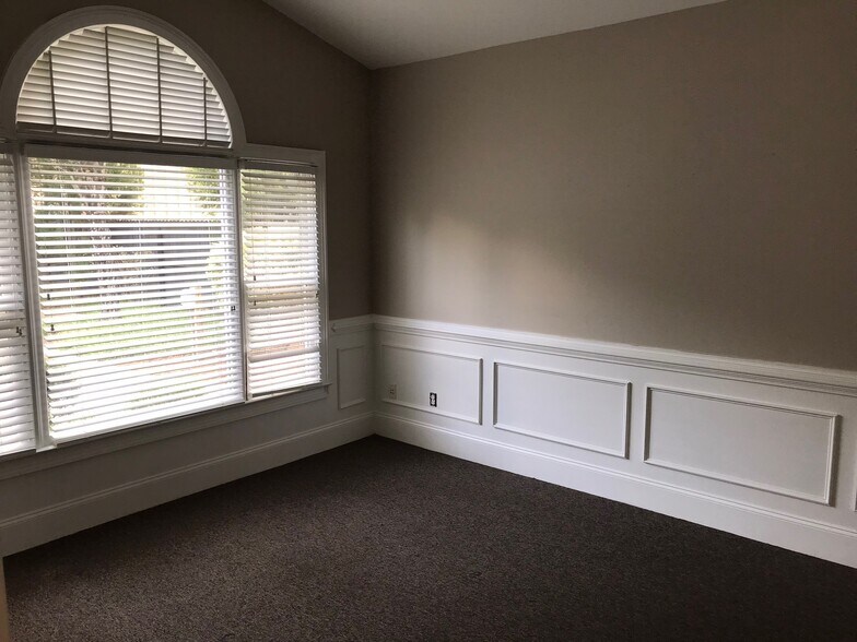More Photos Of 11675 Century Dr, Alpharetta Office Residential For Lease