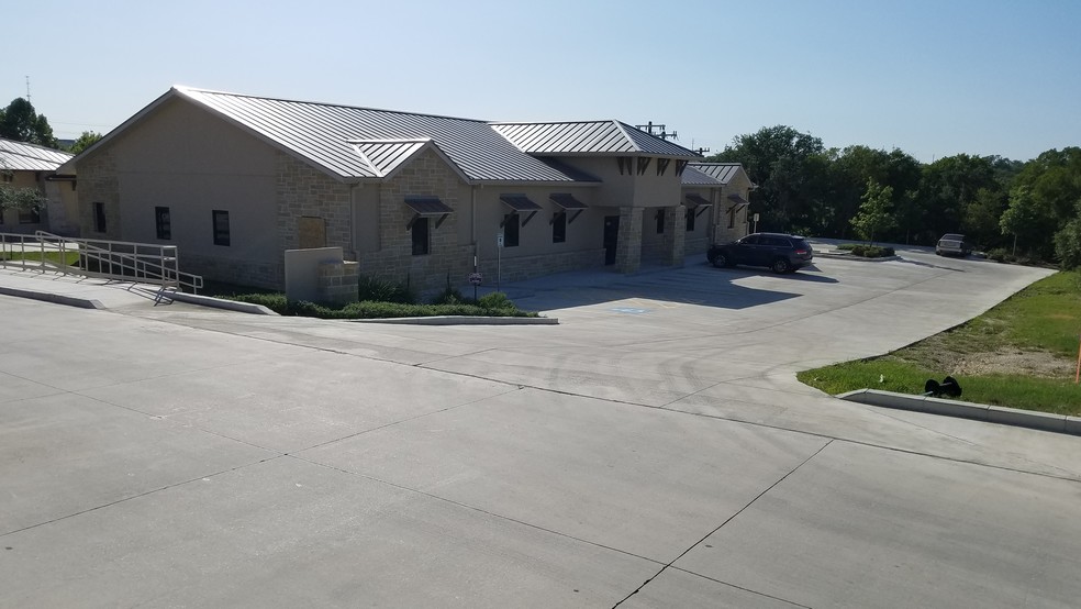 Primary Photo Of 1931 Rogers Rd, San Antonio Medical For Lease