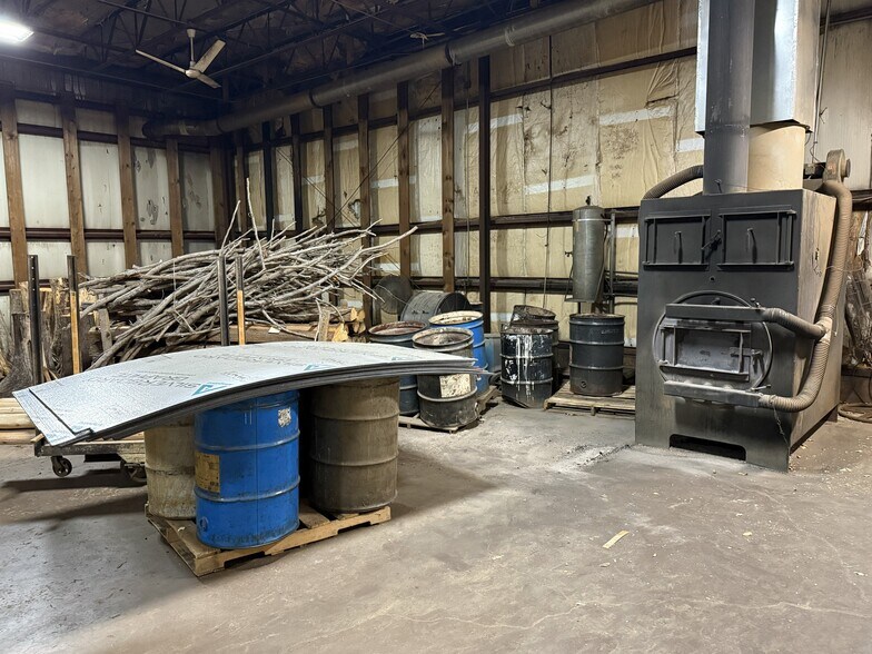 More Photos Of 1 Lakeland Pl, Edmore Manufacturing For Sale