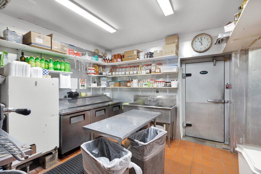 More Photos Of 81901 Overseas Hwy, Islamorada Restaurant For Sale