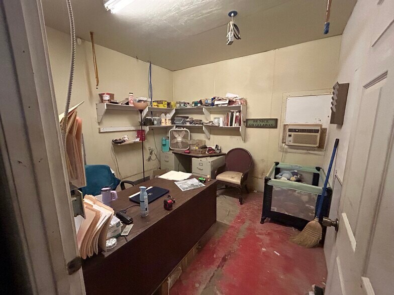 More Photos Of 10411 S US Highway 79, Palestine Warehouse For Sale