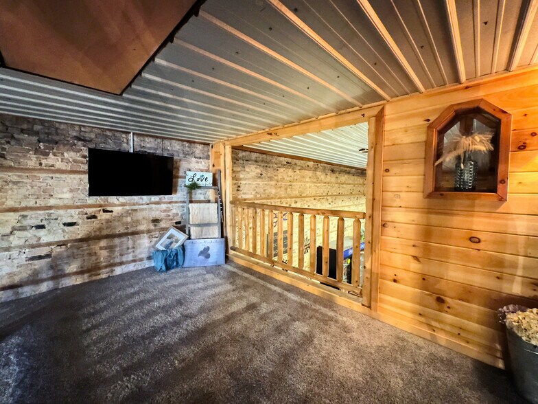 More Photos Of 201 State St, Luther Specialty For Sale