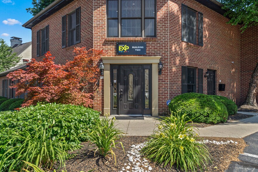 More Photos Of 830 E Franklin St, Centerville Medical For Sale