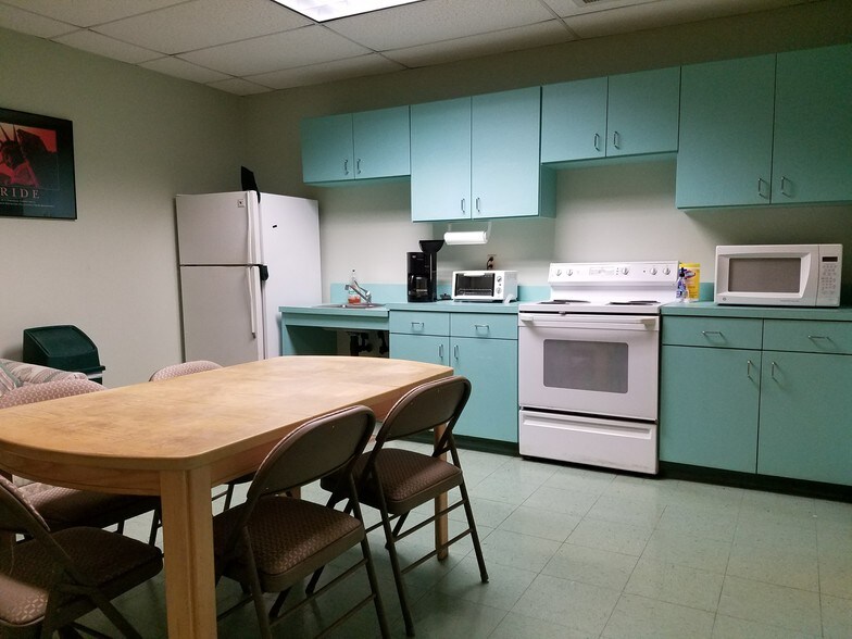 More Photos Of 400 Chapel Rd, South Windsor Light Manufacturing For Sale