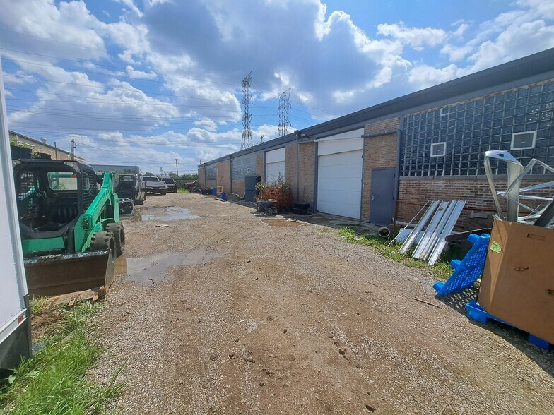 More Photos Of 625 Factory Rd, Addison Warehouse For Sale