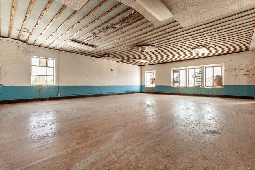 More Photos Of 611-613 W Chickasha Ave, Chickasha Storefront Retail Office For Lease
