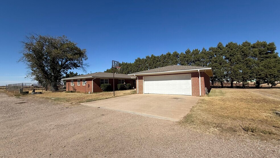 More Photos Of 9506 F M 835, Slaton Sports And Entertainment For Sale