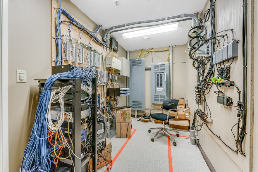 More Photos Of 20 Southland Dr, Fairmont Hotel For Sale