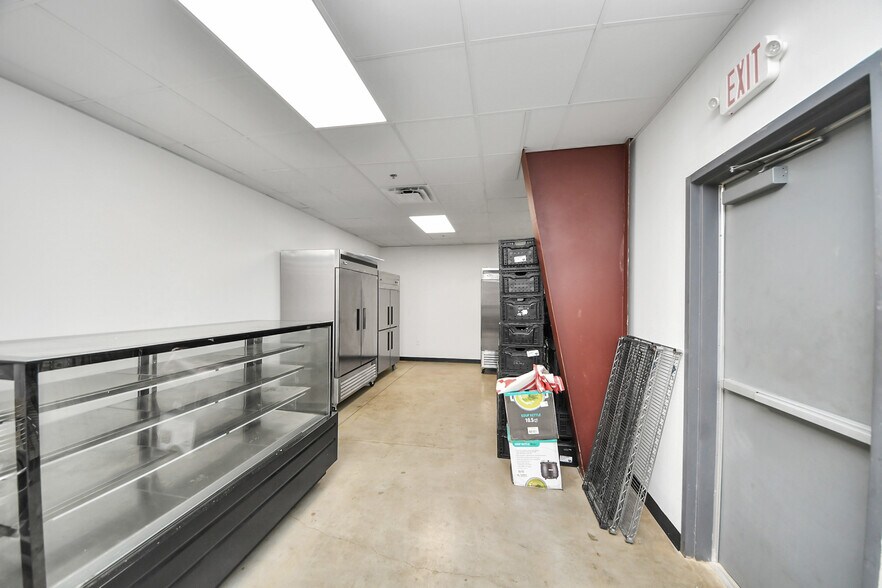 More Photos Of 30625 Kingsland Blvd, Brookshire Storefront For Sale