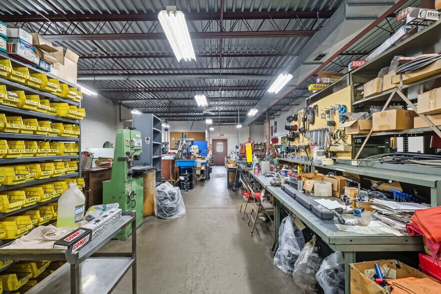 More Photos Of 3006 Avenue of the Cities, Moline Flex For Sale