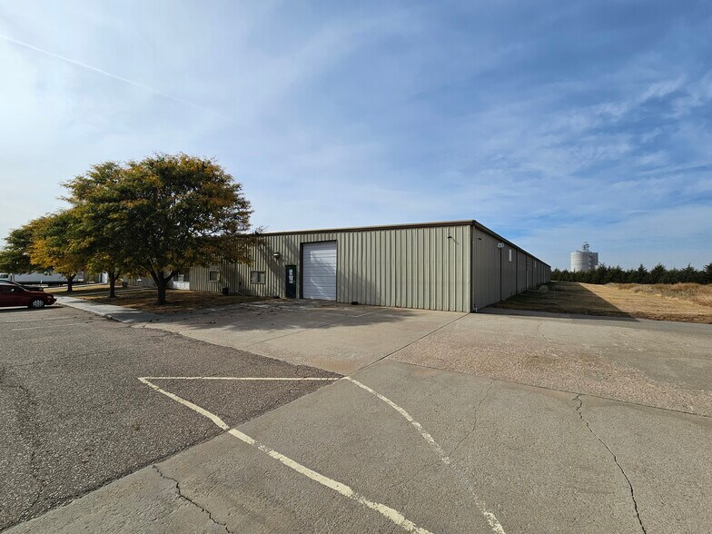 More Photos Of 1215 Oak St, La Crosse Warehouse For Sale