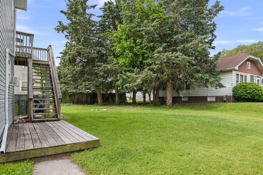 More Photos Of 2734 Bridge Ave, Davenport Multifamily For Sale