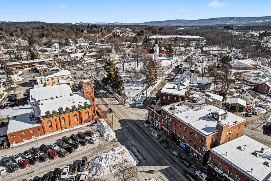 More Photos Of 66 Main St, Warwick Office For Sale