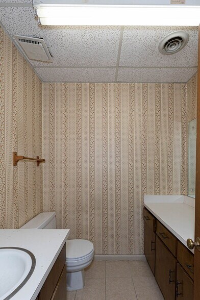 More Photos Of 3103 Mercury Drive Dr, Columbus Office For Sale