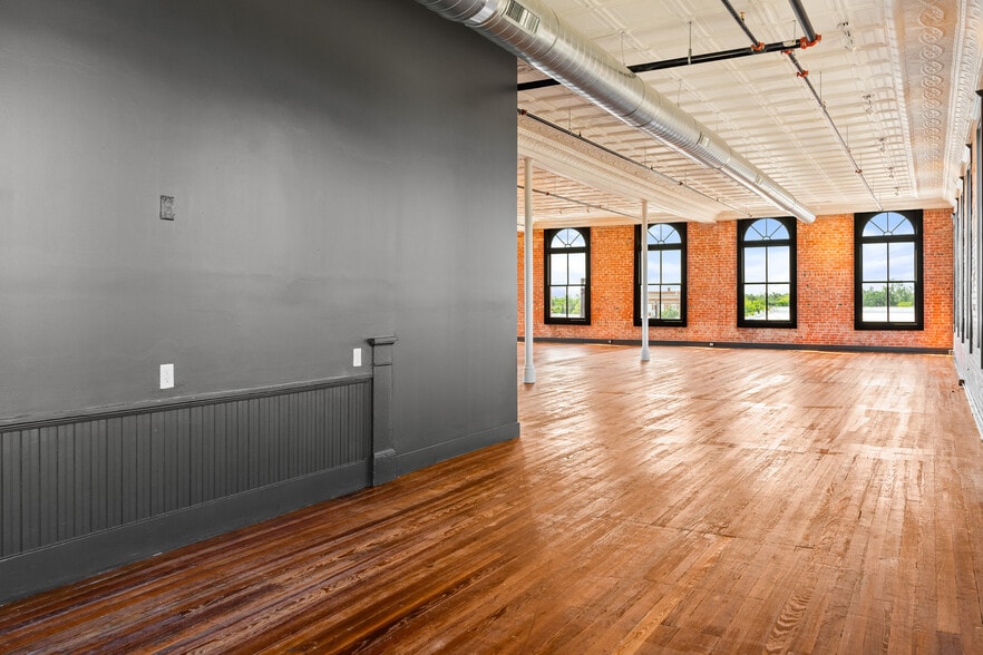 More Photos Of 119 W San Antonio St, Lockhart Storefront Retail Office For Sale