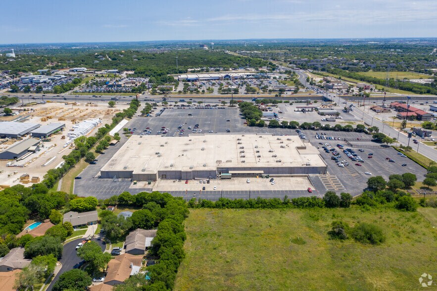 More Photos Of 11711 IH 35 N, San Antonio Office For Lease